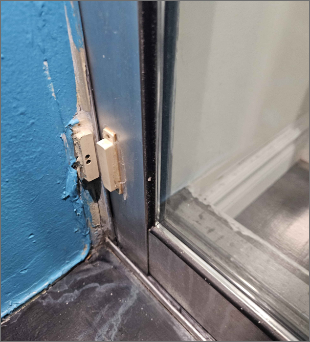 an image of a closed sliding door, which can be used to visualize a light circuit